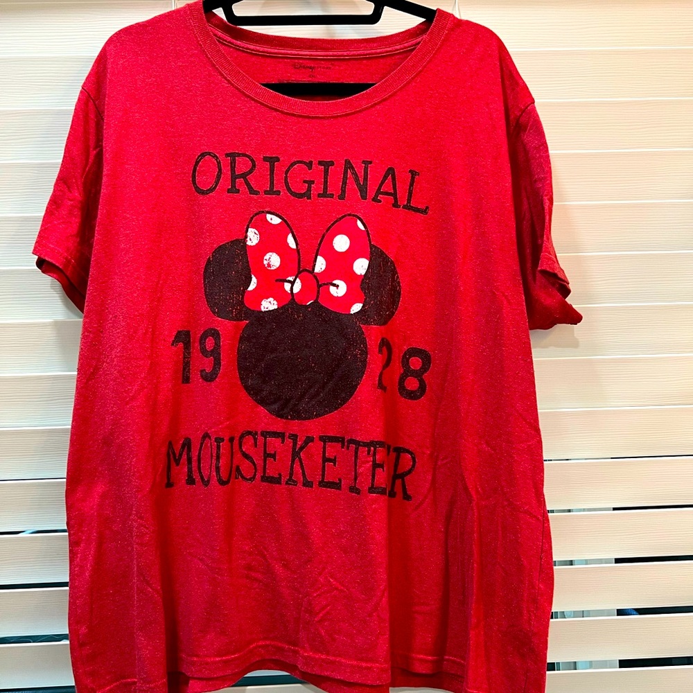 Vintage Musketeer Disneyland tshirt plus size